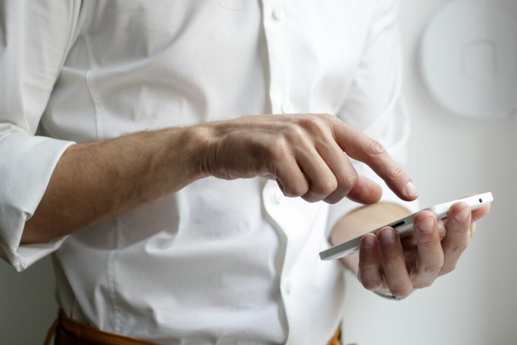 How to Spot Online Shopping and Banking Scams: Warning Signs to Know